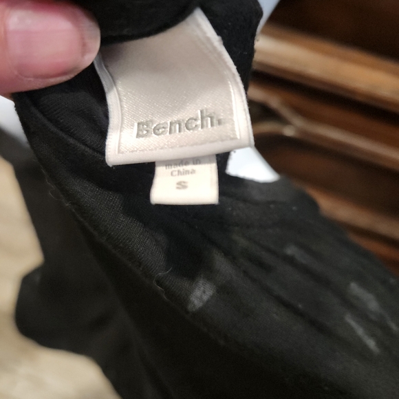 Ladies sz Sm S/L Tee Shirt BENCH - Picture 3 of 3